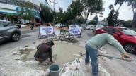 Colonos repara baches en Tecamachalco con apoyo vecinal