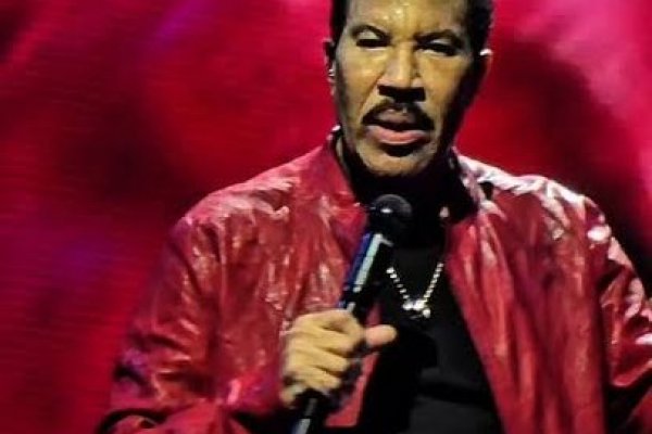 Lionel Richie quedó tan sorprendido con el público argentino que decidió componer un tema con ellos en vivo