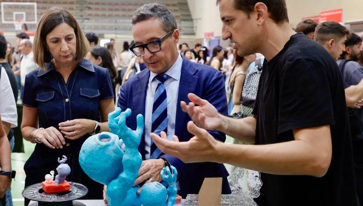 La Feria de Bienvenida de la USAL abre sus puertas en un curso con récord de alumnos de nuevo ingreso
