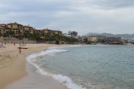 Secretaría de Salud pide evitar playas de BCS por 96 horas tras paso del huracán Lorena