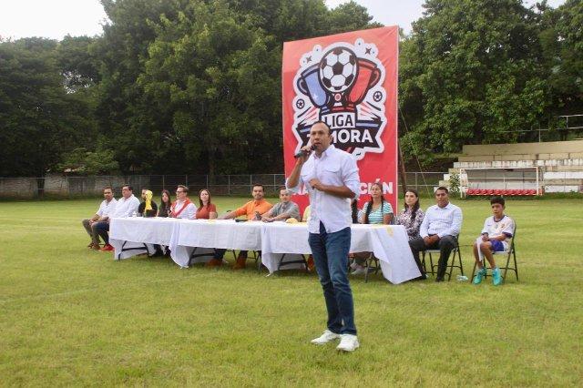 Regidor Luis Zamora organiza liga de futbol infantil con 85 equipos