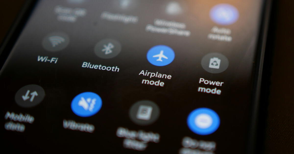 Activar el modo avión al cargar tu celular puede ahorrarte mucho dinero: para qué sirve y cómo hacerlo en pocos pasos