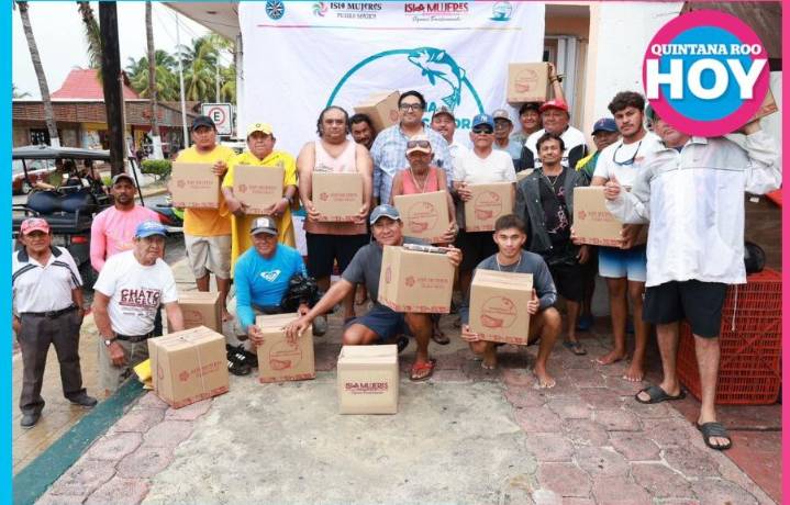 Atenea Ricalde entrega apoyos alimentarios al sector pesquero de Isla Mujeres
