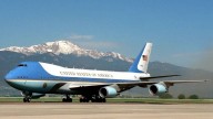 Peligro en el aire: un avión comercial casi choca con el Air Force One cuando Donald Tump viajaba a Londres