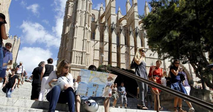 Habtur advierte que la mayoría de los 2.300 anuncios que el Gobierno quiere retirar podrían ser legales