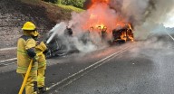 Se vuelca e incendia pipa de combustible en autopista de Puebla
