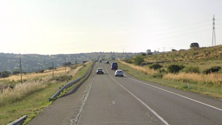 Un muerto y un herido en Villacastín en Segovia al chocar un camión y una furgoneta