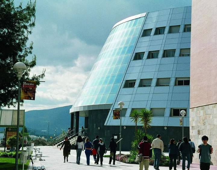 La Junta acusa de “uso partidista” las críticas por el Grado de Ingeniería Biomédica
