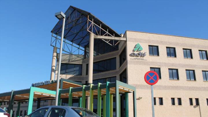 Un incendio forestal en Brazatortas provoca el corte ferroviario: afecta a los AVE Madrid