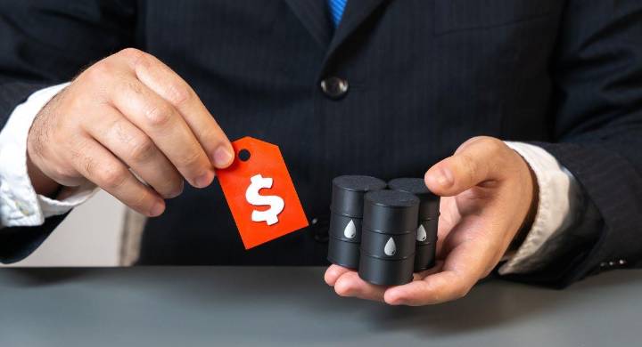 Economía: cierre de mes en Colombia, situación del dólar, inflación y petróleo
