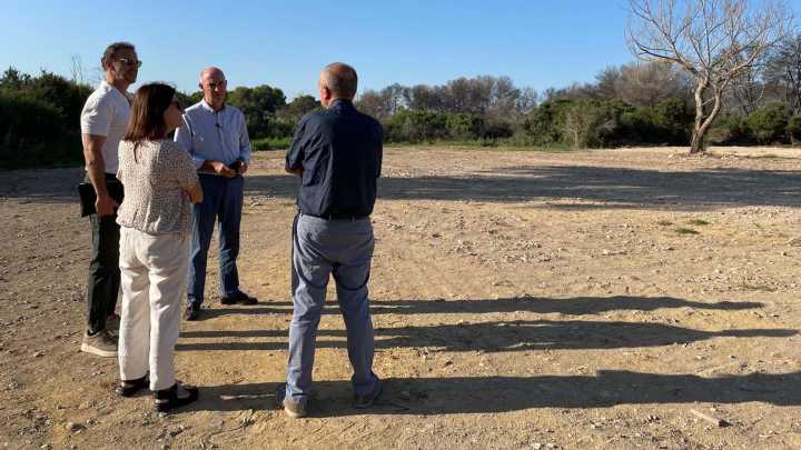 Valencia derriba la Venta de Bous de El Saler: “Adiós a la ruina, hola a la Devesa”