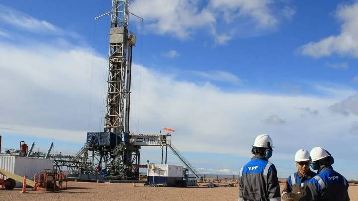 YPF marca un récord en Vaca Muerta: completó un pozo de más de 8.200 metros
