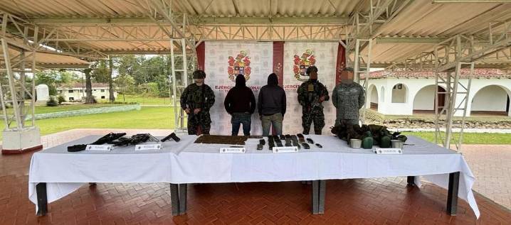 Dos presuntos guerrilleros de alias ‘Mordisco’ se someten a la justicia en el Cauca