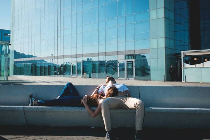 Los novios siempre han aspirado a compartir sus vidas bajo el mismo techo. Hasta que llegaron las parejas TIL y LAT