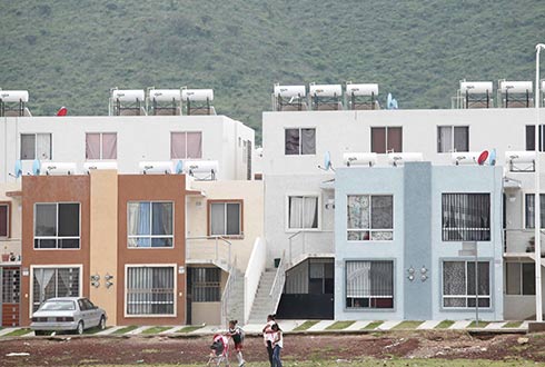 Convocan a apoyar a familias desplazadas