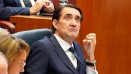 Quiñones reaparece en las Cortes 28 días después ante una oposición sin piedad y Mañueco le respalda: "Sí, le apoyo"