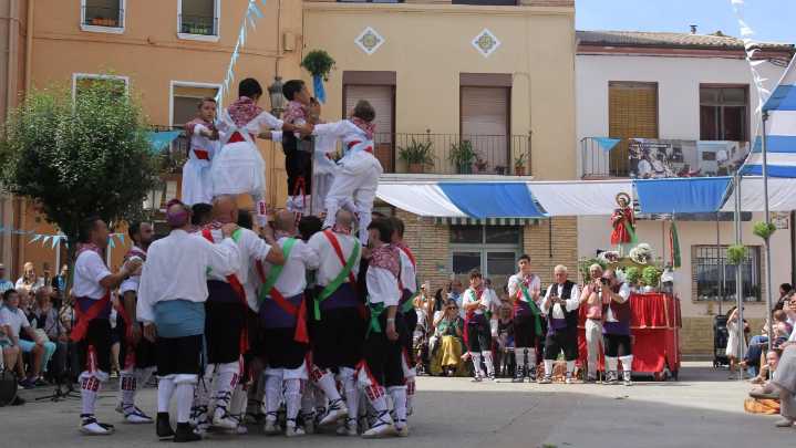 El dance de Sariñena emociona en San Antolín y asegura su futuro