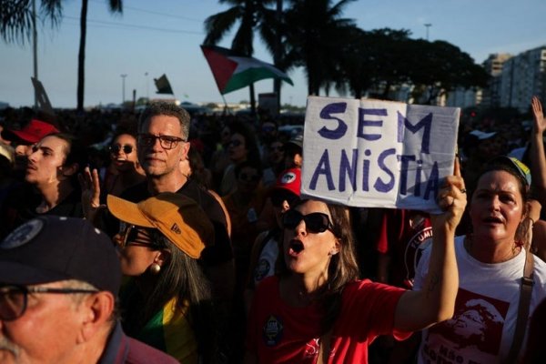 Copacabana se convierte en el epicentro de las protestas contra la «PEC del Blindaje» y la amnistía del 8 de enero
