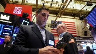 A la espera de la reunión entre Milei y Trump, los bonos y las acciones argentinas en Wall Street suben hasta 6%
