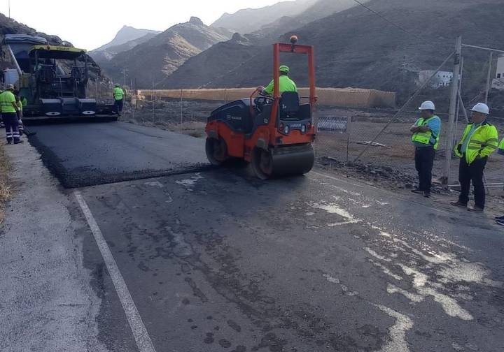 La Aldea inicia las obras de mejora de la carretera de acceso a la playa de Tasarte