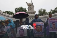 "A 11 años, no hay avances", dice abogado de Ayotzinapa tras reunión de padres con Sheinbaum