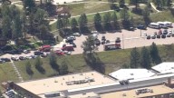 Al menos dos estudiantes heridos por disparos en escuela del área de Denver, según autoridades