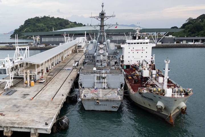 Maduro dice que ocho buques de guerra y un submarino nuclear de Estados Unidos apuntan miran hacia Venezuela: “Así pongan 10 mil misiles sobre la cabeza nuestra eso no va con nosotros”