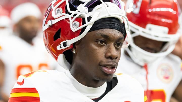 Xavier Worthy questionable to return with shoulder injury