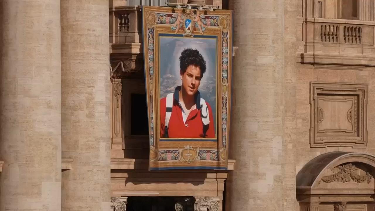Thousands arrive for canonization mass for Carlo Acutis in St. Peter's square