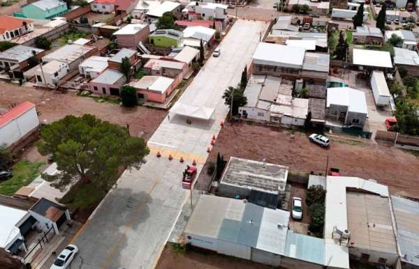 Entregan 4 calles pavimentadas en la colonia República