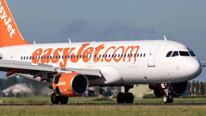 Near Miss at Nice Airport: Nouvelair A320 Almost Collides with easyJet Flight