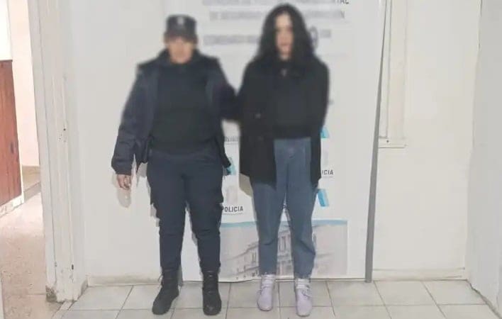 Actriz chilena es detenida en Argentina por robos a hombres contactados en APP de citas