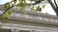El Ibex 35 arranca la semana con un alza del 0,3% y busca los 14.900 puntos
