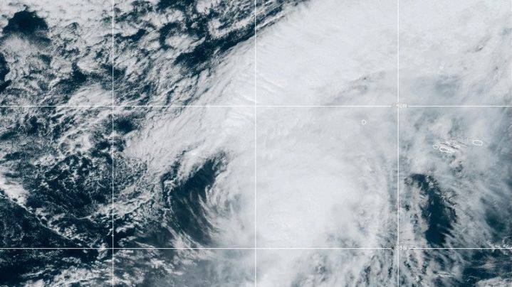 Former Hurricane Gabrielle threatens the Azores with heavy rain and storm surge