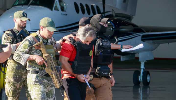 ¿Se retrasa la llegada de Hernán Bermúdez? Avión se desvía a Colombia; a esta hora llegará a México