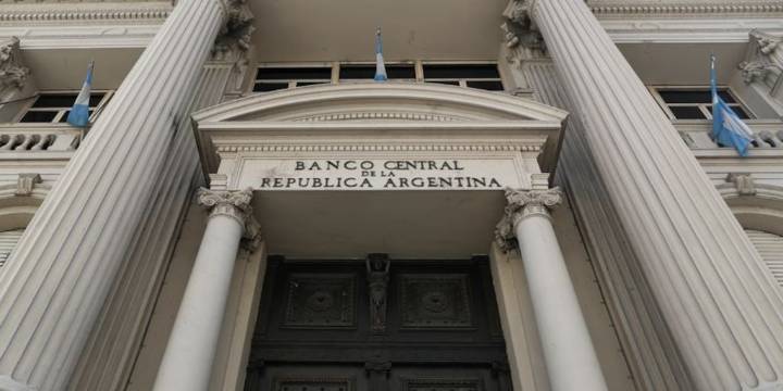 Si el dólar se acerca a los $1.470, el techo de la banda cambiaria, ¿el mercado se animará a desafiar al BCRA?