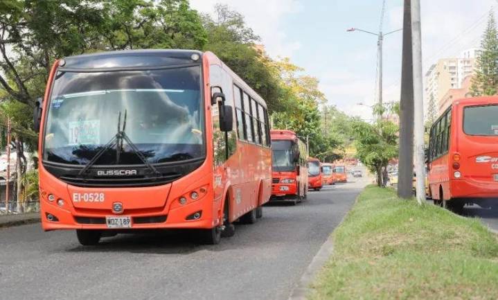 Accidente en Ibagué: choque de busetas deja cinco pasajeros heridos.