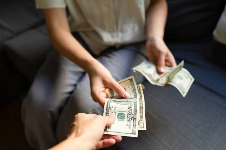 Dear Abby: I loaned my sister a generous amount of money. Now she’s ducking my calls