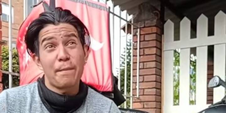 Repartidor de Rappi tuvo que entregarle una corona a una persona a la que no se le había muerto el familiar: esta es la historia