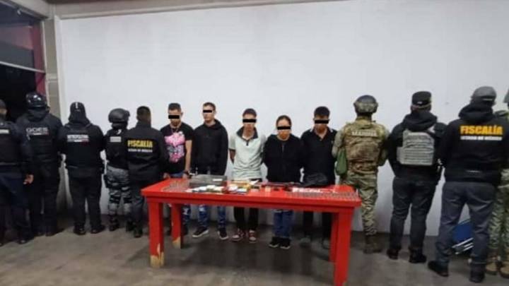 Detienen a 5 presuntos integrantes de "La Chokiza" en Ecatepec; les decomisan armas y dinero