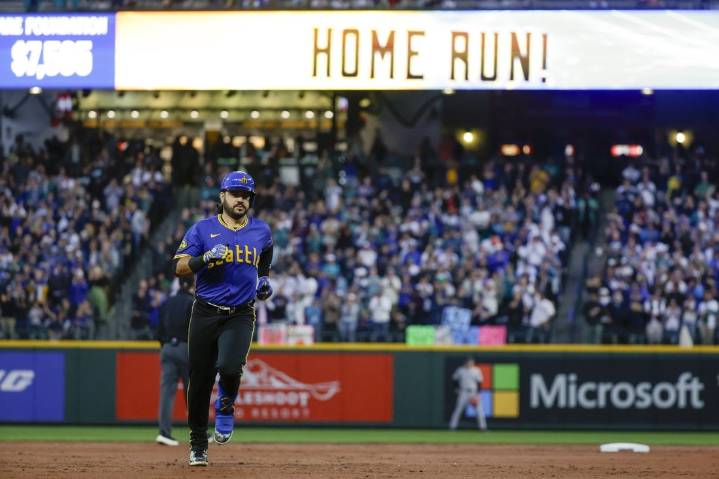 Deadspin | Eugenio Suarez steers M's past Rockies for 11th straight home win