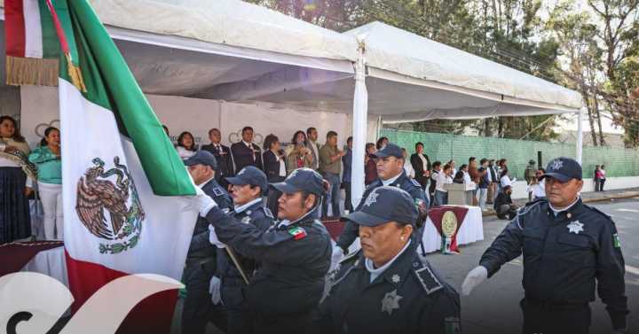 Preside Omar Muñoz desfile conmemorativo por el 215 aniversario del Inicio de la Independencia de México
