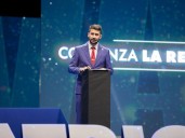 El secretario de Culto disertó contra los hippies y la autoayuda en un acto de Vox en Madrid