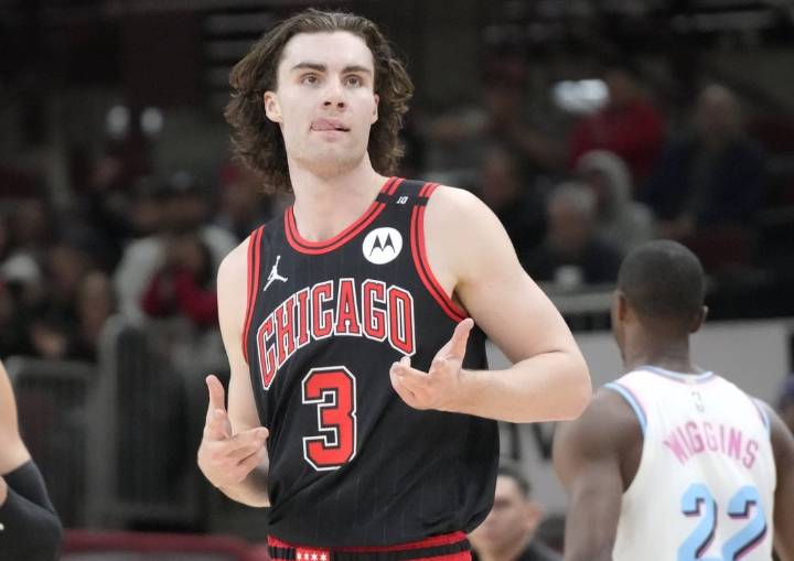 Deadspin | Bulls sign Josh Giddey to four-year, $100M extension