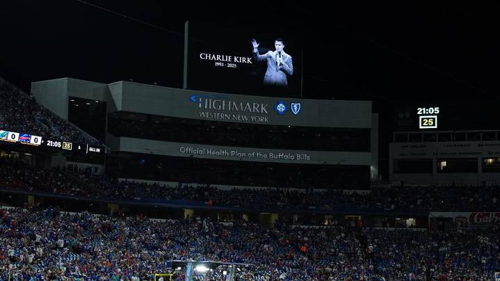 Bills pay tribute to Charlie Kirk before prime