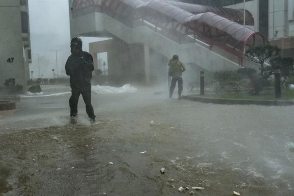Hong Kong en alerta por supertifón que mató a 14 en Taiwán