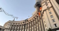 Masivo ataque aéreo ruso sobre Ucrania impacta por primera vez un edificio gubernamental