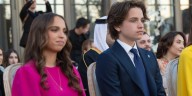 El discreto vestido blanco con el que la princesa Salma de Jordania celebra su 25 cumpleaños, inspirada por su madre, la reina Rania