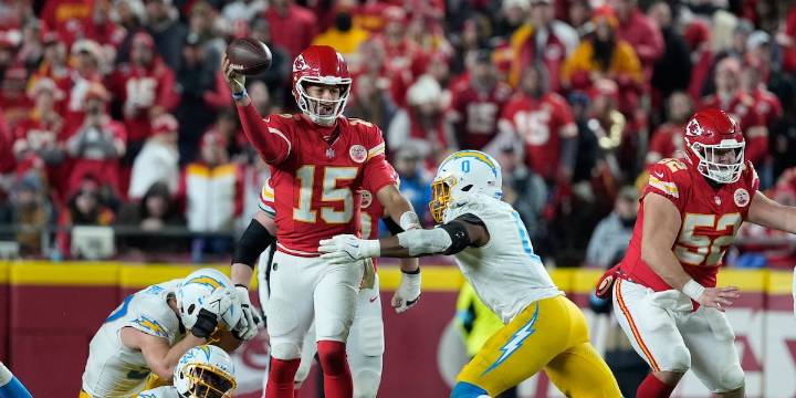 LIVE BLOG: Chiefs kick off season in Brazil against Chargers