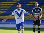 Jano Gordon, el pibe de La Fábrica que estaba con un pie afuera y se metió "de cabeza" en la historia de Vélez